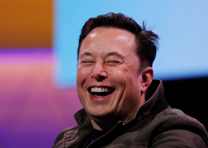 Musk cười ra nước mắt vì 'X chưa chết'